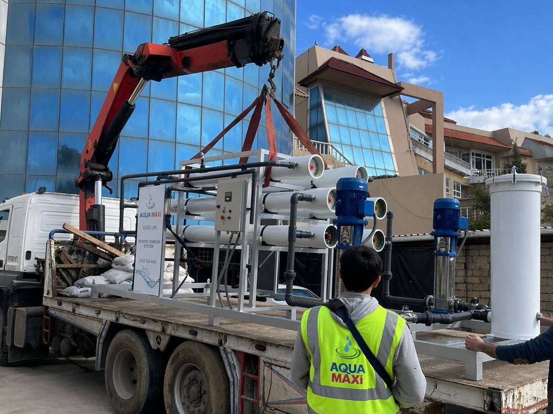 AQUA MAXI water-treatment unit being lifted for delivery to an additional project zone at Karband Refinery